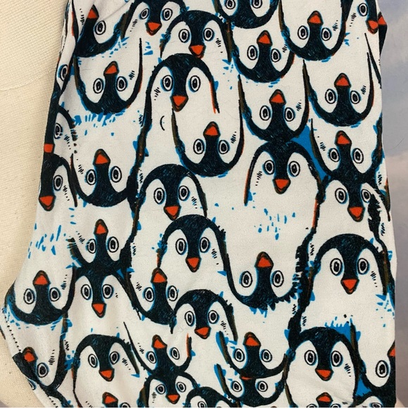 LuLaRoe Holiday Leggings One Size Penguins Pattern - Picture 3 of 4
